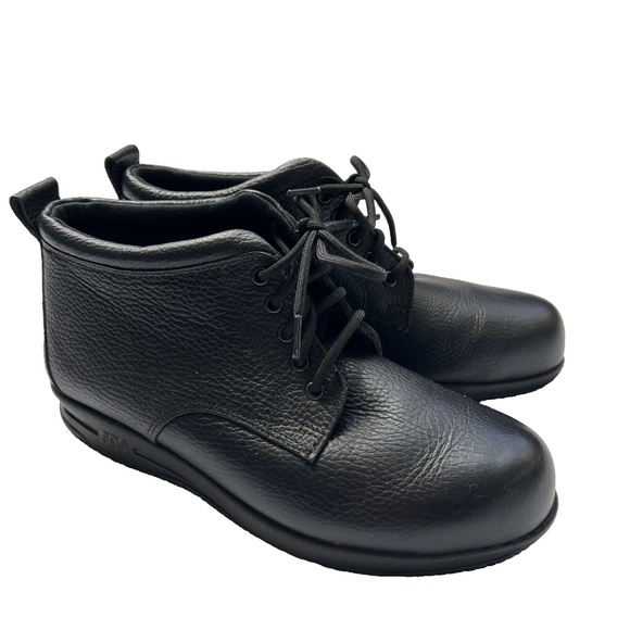 SAS Booties HIghtop Black Leather Alpine Ankle Slip-Resistant Lace Up Sz 8 1/2 M - Picture 1 of 9